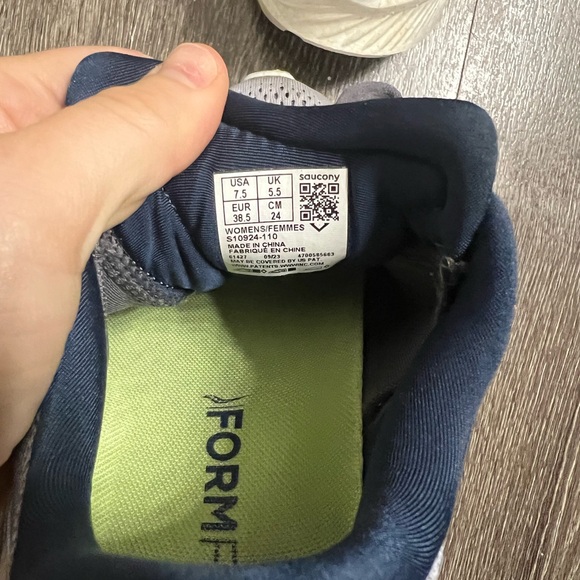 Saucony running shoes - Picture 5 of 5